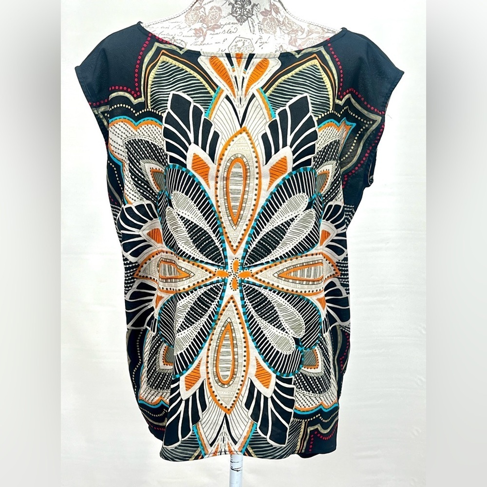🛍️ALLEN B. Black sheer graphic‎ print scoop neck top size XS.